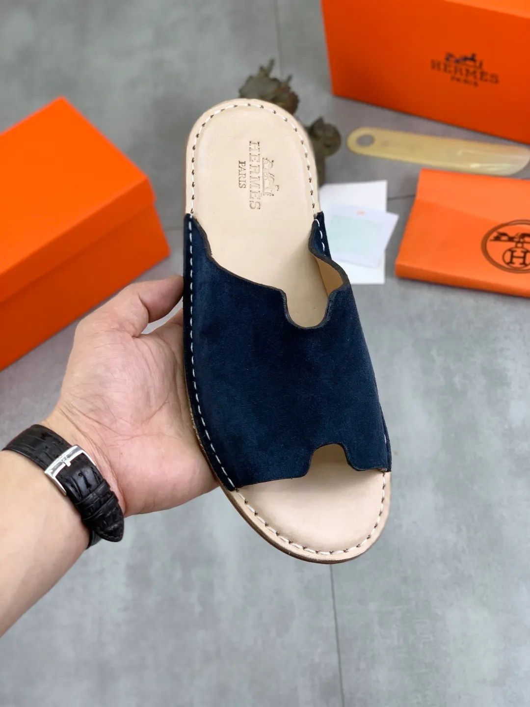 Men's men's shoes 💰P360 new model (genuine leather outsole series) new colors are coming simultaneously on the official website [HERMES] Hermès series: original development, original anatomy display, exclusive outsole [Material] Sole: original genuine leather sole with cow essence film 🌸. Fabric Original calfskin Lining: Imported cowhide, delicate and soft Code number: 38-44